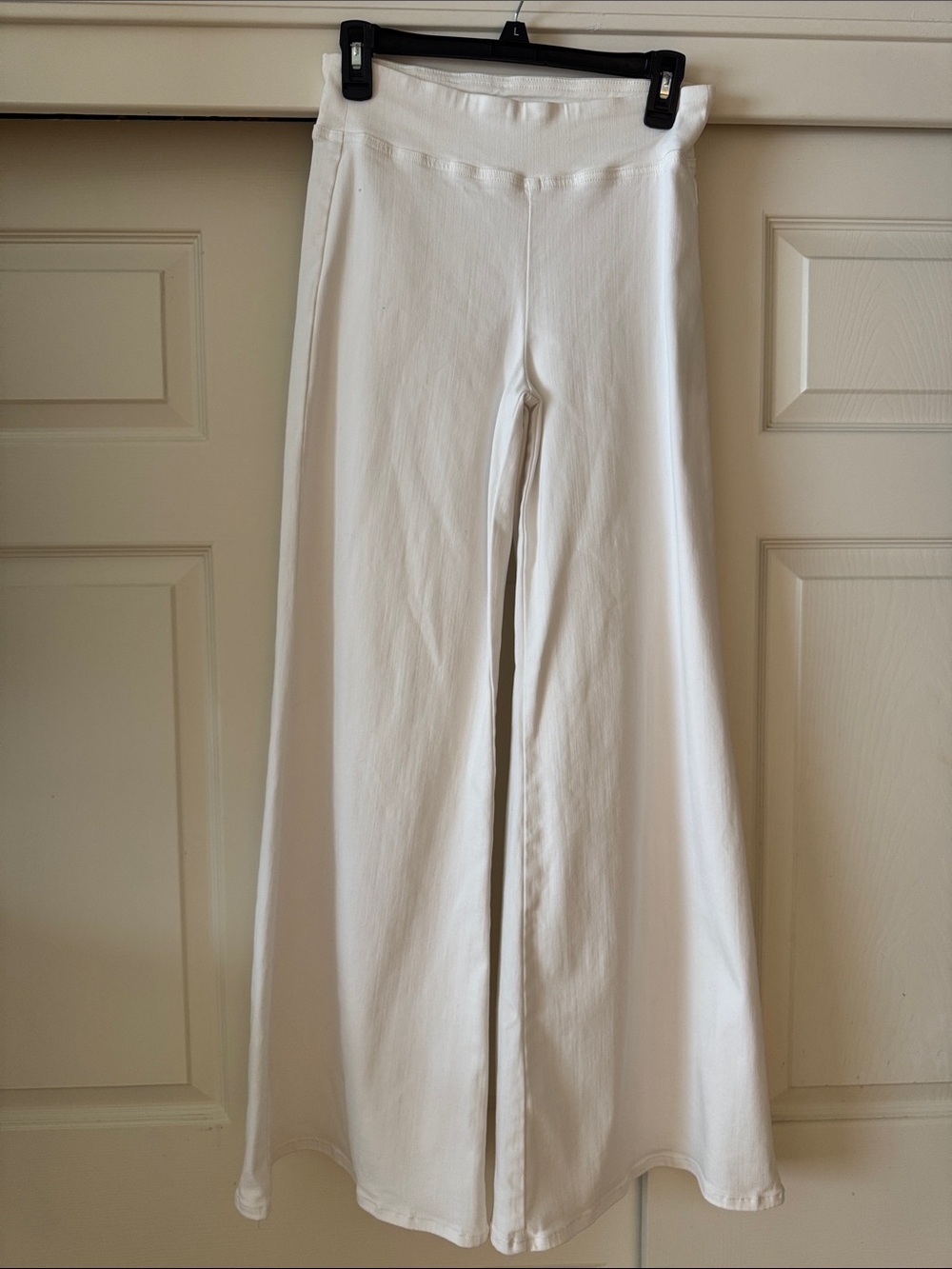 FRAME Jetsetter Pull-On Bell Bottom Jeans